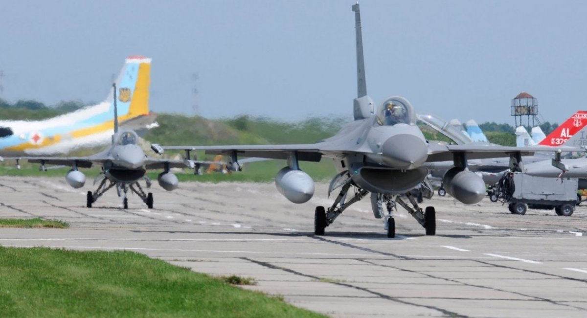 The F-16 in Myrhorod, 2011 / Open source photo