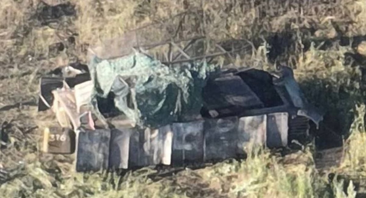 The disguised BMP-2 infantry fighting vehicle of the russian invasion forces, summer 2023 / Open source photo