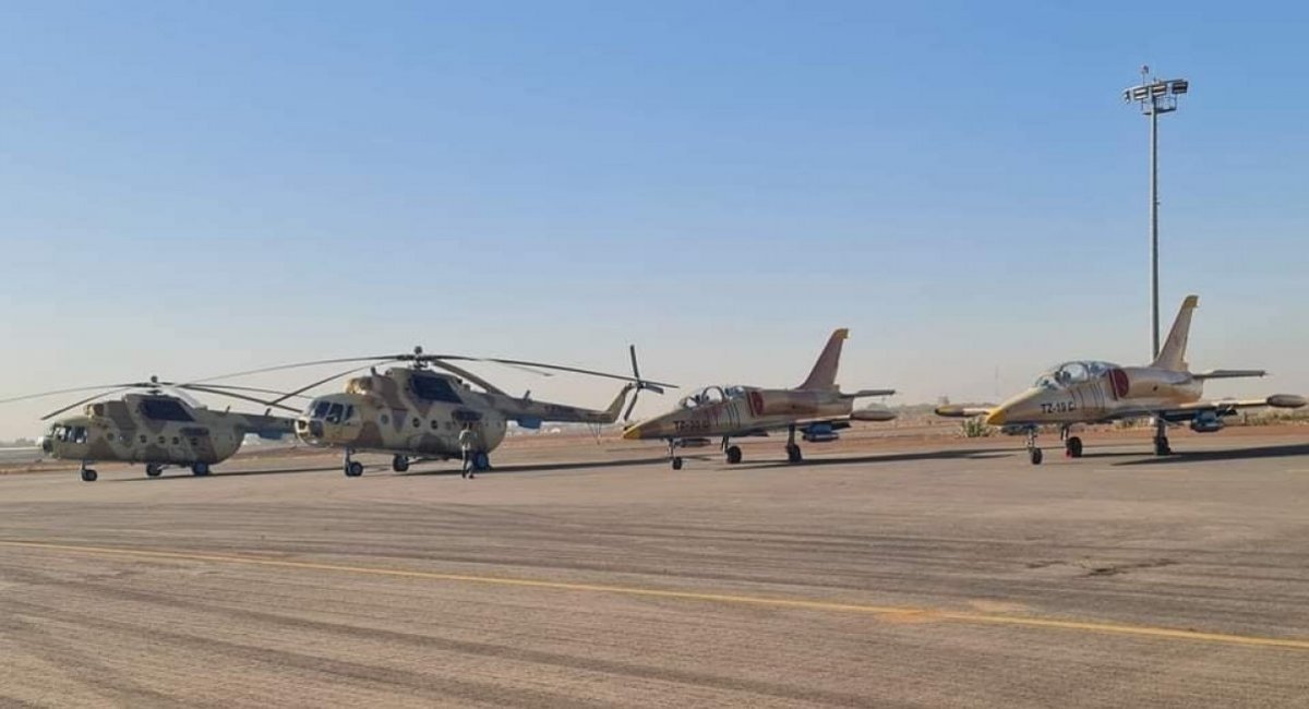 Mi-8 helicopters and an L-39 aircraft delivered by russia to Mali in early 2023 / Open-source archive photo