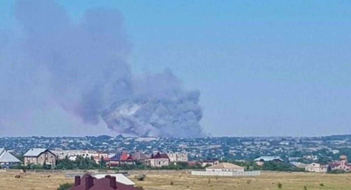 Photo for illustration / Smoke after the explosion near the Chornobayivka, Kherson region
