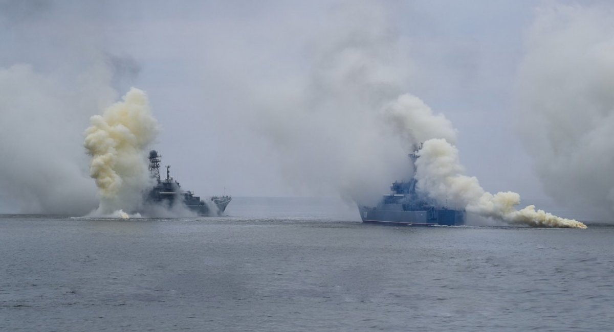 russia has already look too big warships: Moskva cruiser and Saratov dock landing ship; illustrative photo / Open source photo