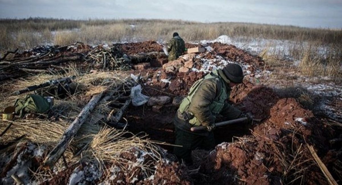 russians are digging trenches in Crimea / Open source illustrative photo