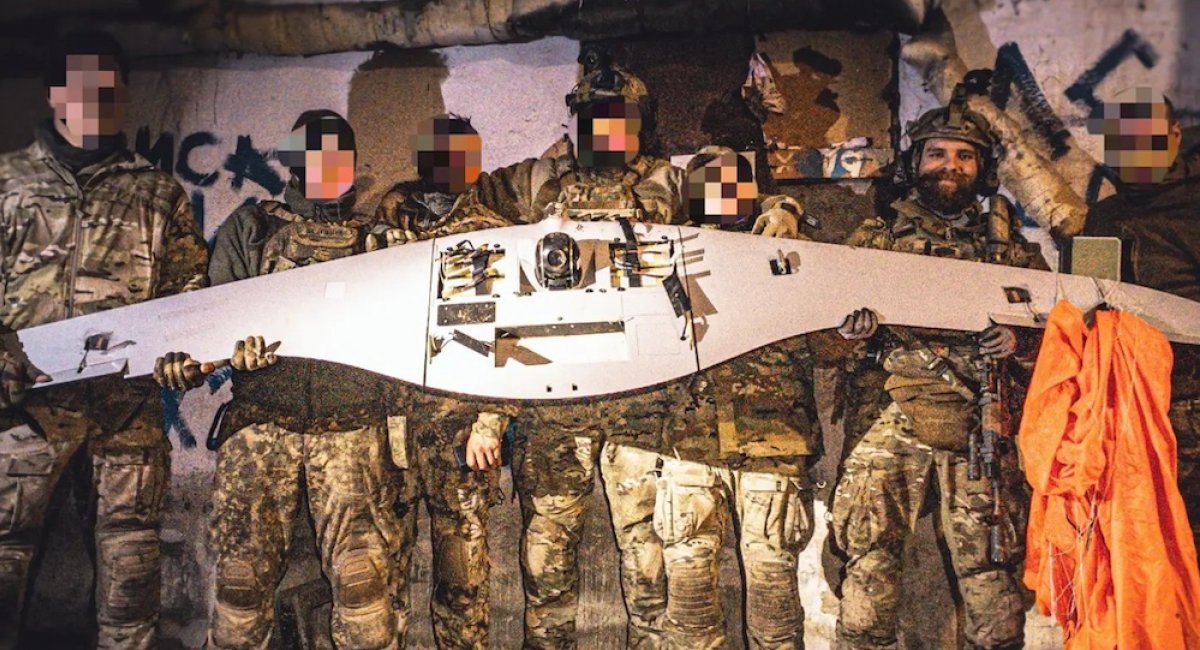 Ukrainian warriors with the SuperCam S350 UAV / Photo credit: mister.thorin