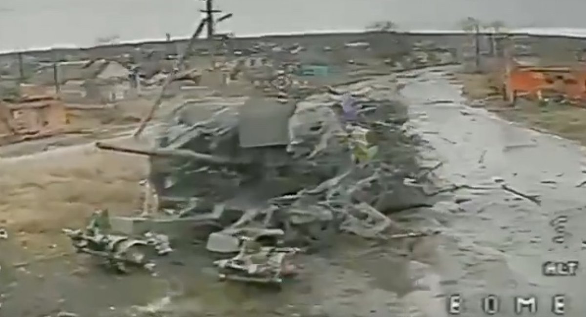 russian T-72 tank / screenshot from video 