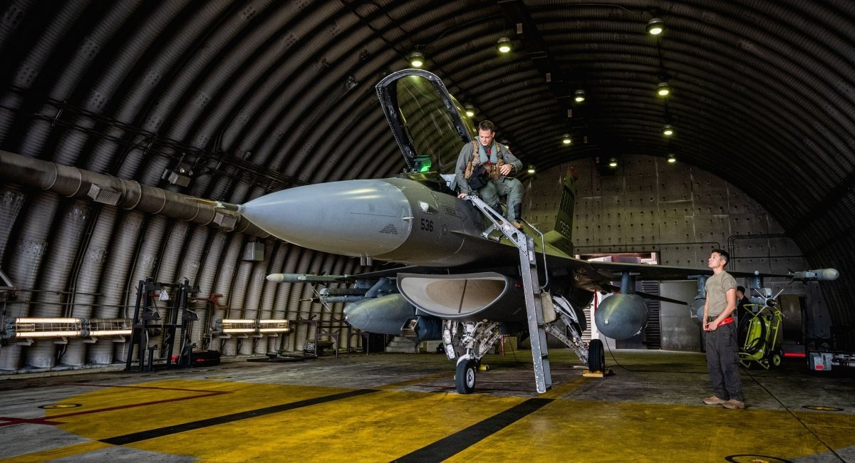 Illutsrative photo: F-16 in the hangar / Photo credit: U.S. Air Force
