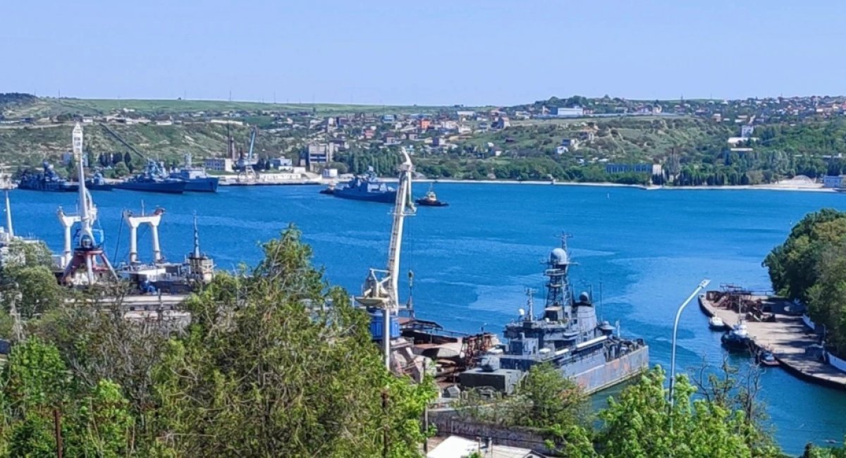 Dock landing ship "Caesar Kunikov" arrived at the 13th shipyard in Sevastopol for repair / Photo credit: Crimea.Realities, RFE/RL
