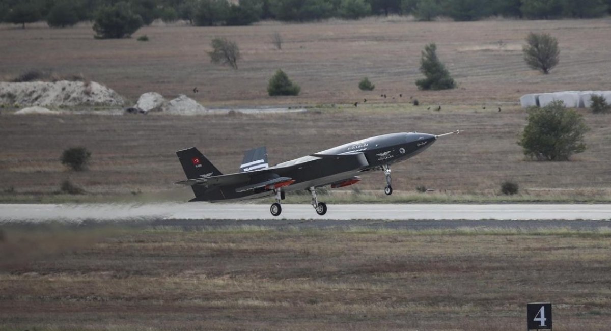 Bayraktar Kizilelma UAV with Tolun bombs / Photo credit: Baykar