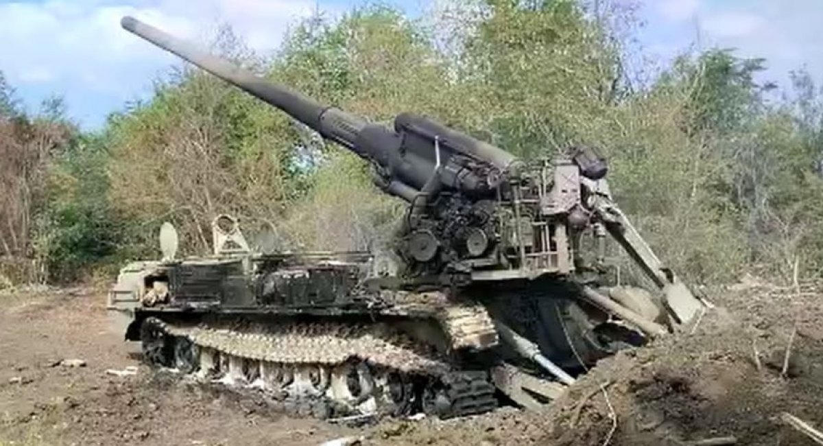russian 2S7 Pion, self-propelled 203 mm cannon that was destroyed by counter-battery fire of Ukrainian artillery / Open source illustrative photo