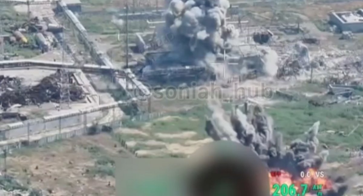 The Su-27 fighter jet delivered a pinpoint strike using the GBU-62 guided bombs / screenshot from video 