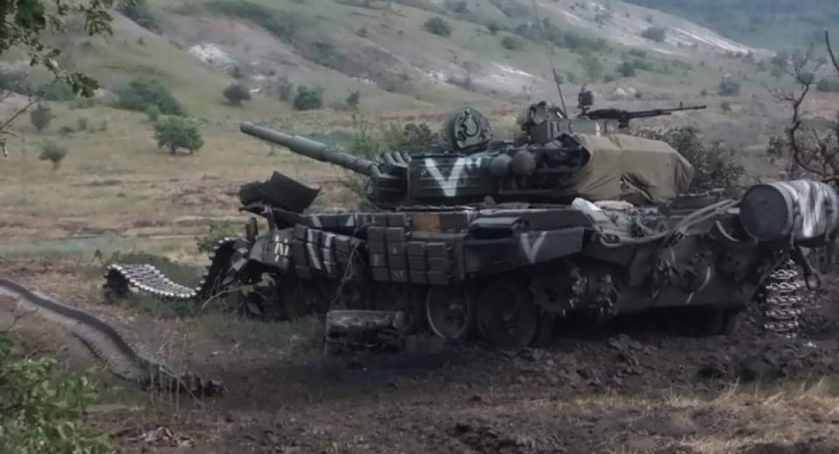 Photo for illustration / Russian T-72 MBT , that was destroyed by Ukrainian troops