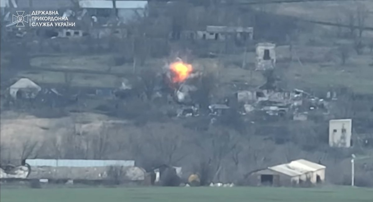 An aerial reconnaissance unit of the State Border Guard Service of Ukraine together with an artillery unit of the Armed Forces of Ukraine sent another batch of infernal 'gifts' to enemy / Skreengrab from video by the State Border Guard Service of Ukraine