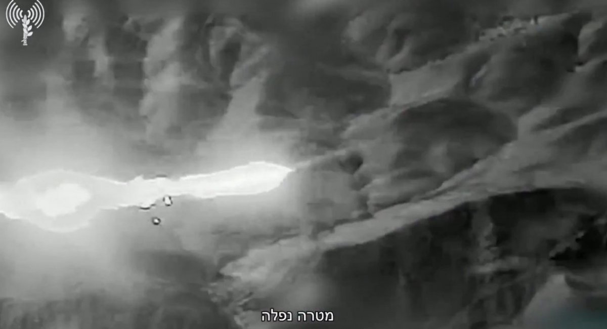 Burning Yak-130 falls after being shot down by F-35I air-to-air missile / Video frame