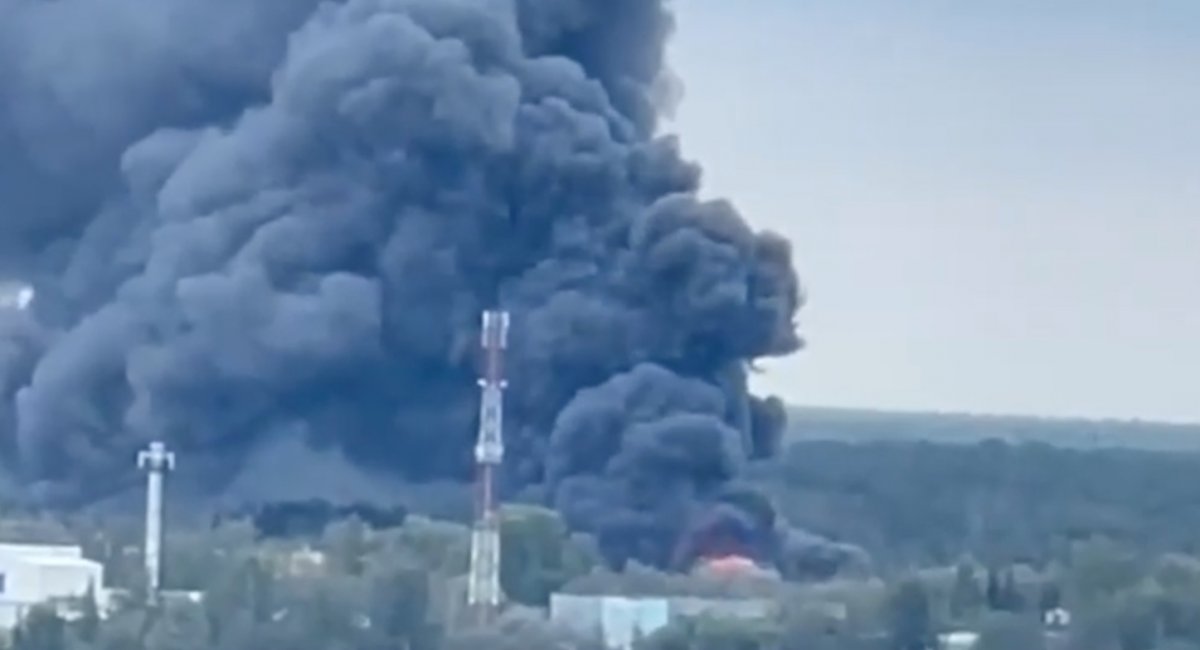 The outbreak occurred following an explosion at a warehouse, situated between a gas station and TEMP engineering and scientific center / screenshot from video 