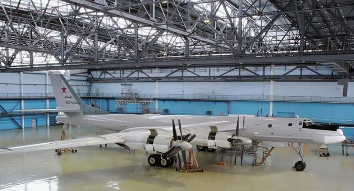 russian Tu-95MS in a factory workshop / Open-source illustrative photo 