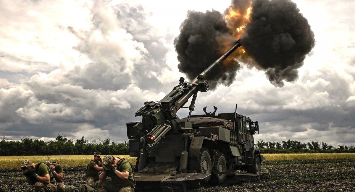 Ukrainian servicemen fire with a French self-propelled 155 mm/52-calibre gun Caesar towards Russian positions at a front line in the eastern Ukrainian region of Donbas on June 15, 2022. (Aris Messinis/AFP via Getty Images)