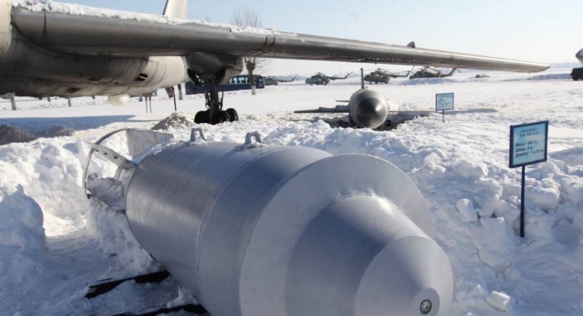 The ODAB-9000 bomb with the Tu-16 aircraft / open source  