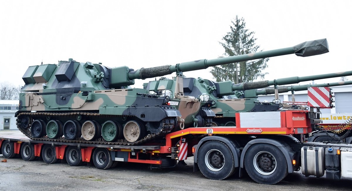 Poland has handed over modern 155mm AHS Krab self-propelled howitzers to Ukraine / Illustrative photo