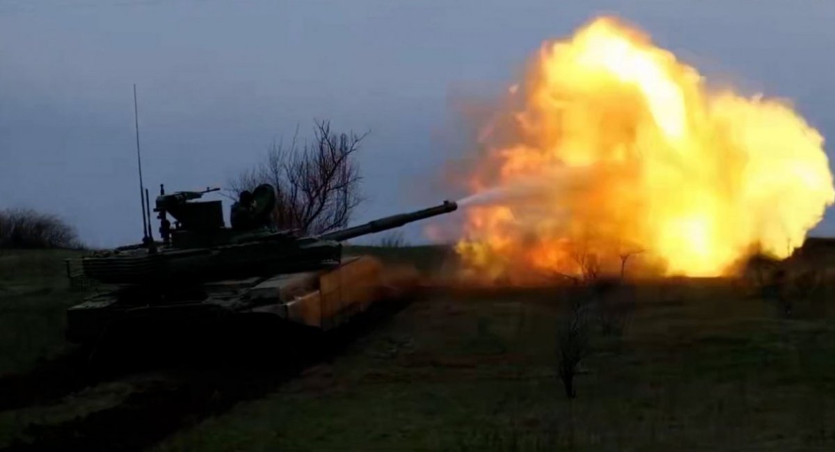 Russian Wagner Group mercenaries use a T-90M Proryv tank as an improved howitzer / open source 