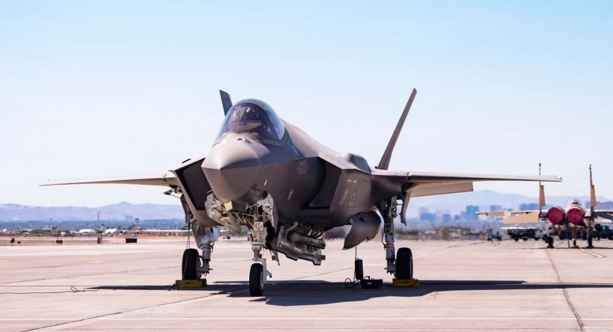 The F-35A jet with nuclear bomb / open source