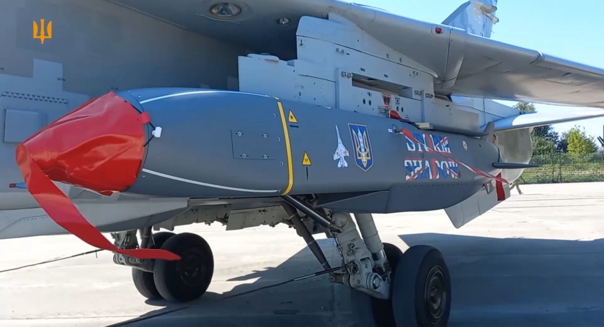 Storm Shadow cruise missile under the wing of a Su-24M bomber / Illustrative photo credit: Ukrainian Air Force Command