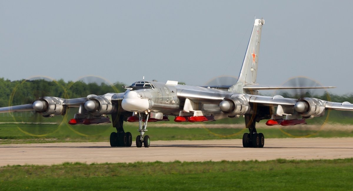 Tu-95MS bomber with Kh-101 missiles under its wings / Open source illustrative photo