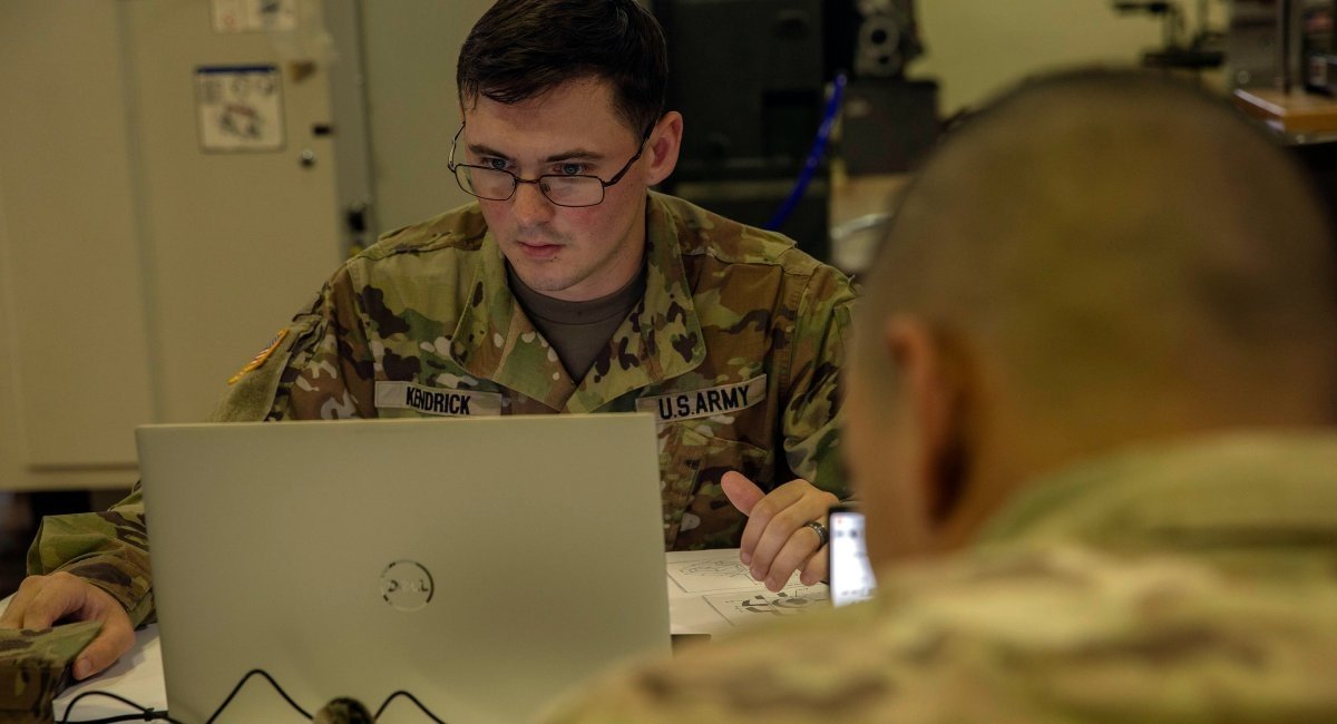 Turns out, a mouse-keyboard setup can be the most comfortable way of operating weapons / Illustrative photo credit: U.S. Department of Defense