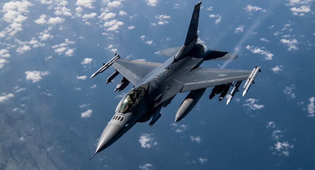 Illustrative photo: a U.S. Air Force F-16 Fighting Falcon flies over Afghanistan, March 2020 / Photo credit: Matthew Lotz, USAF