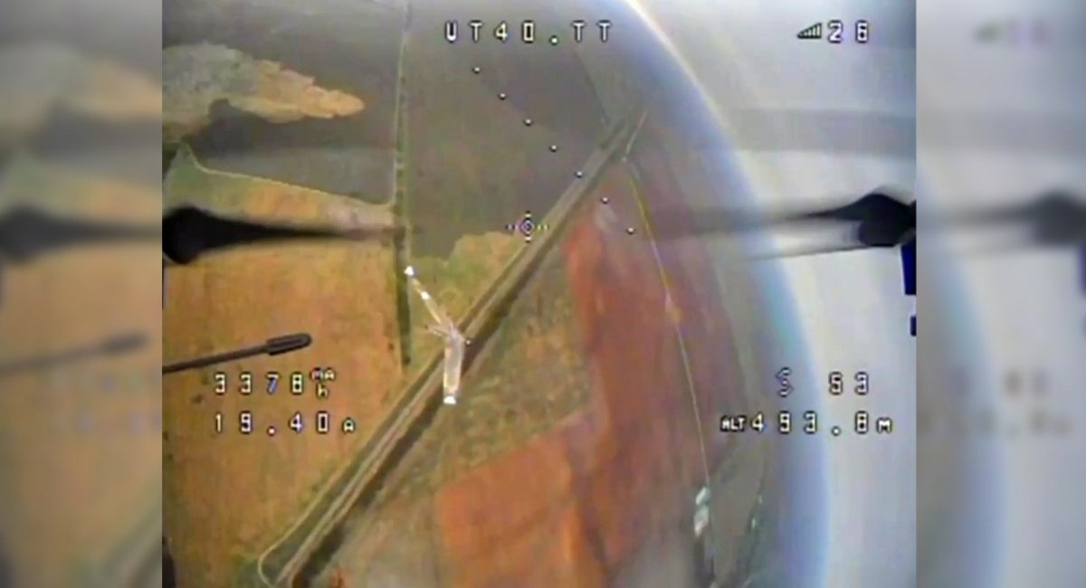 A russian ZALA-type UAV tries to dodge an incoming FPV drone. An eposide of russian AI training for UAVs / Screenshot of the video