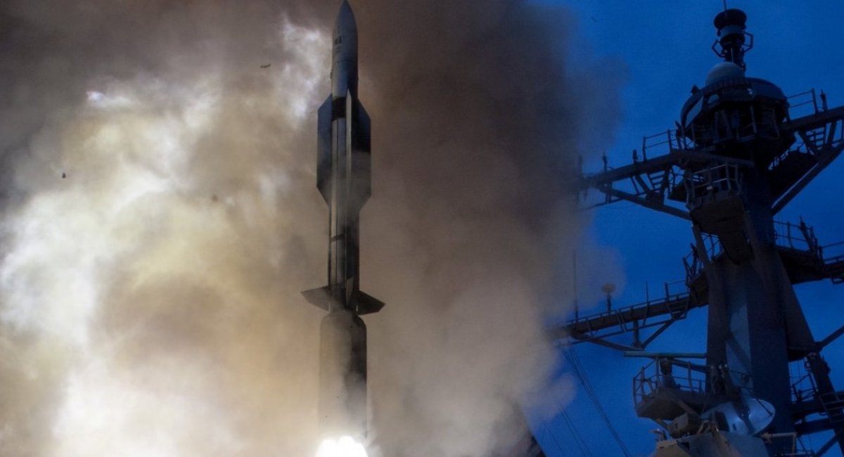 SM-6 air defense missile launch from ship. Photo: U.S. Departament of War