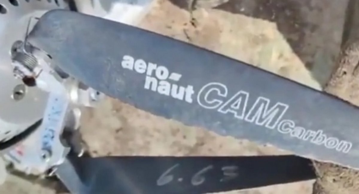 The “aero-naut CAM Carbon” folding propeller of the Switchblade 600 suicide drone / screenshot from video 