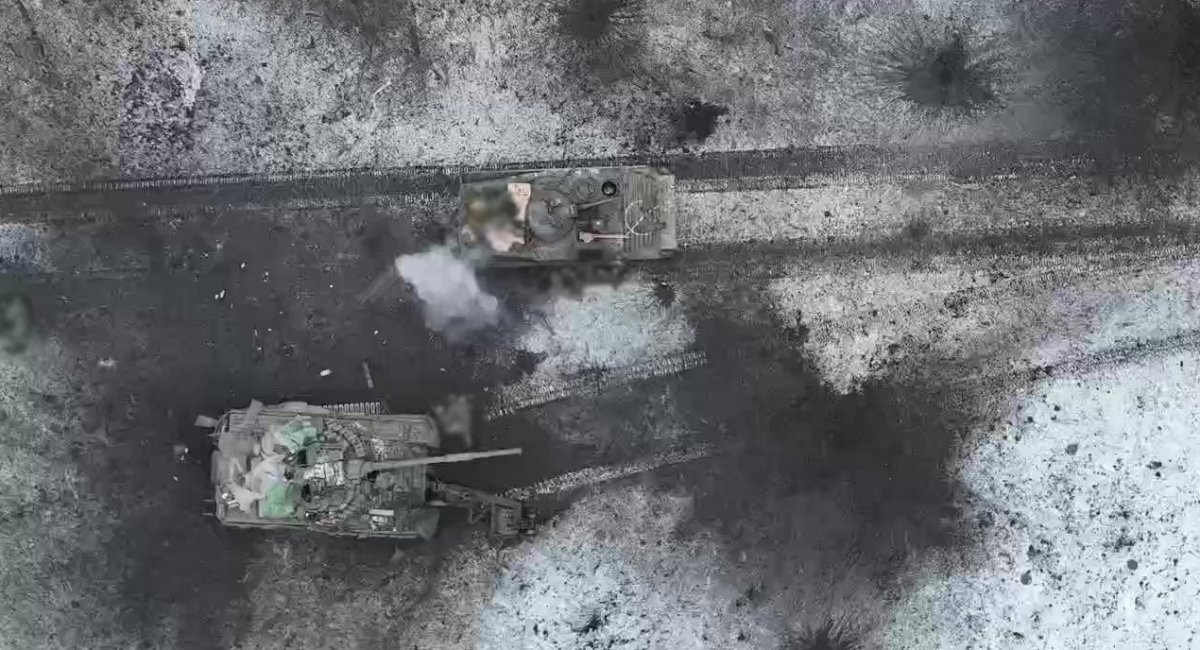 Destroyed russian BMP-1 and T-80BV with a KMT-7 mine trawl as a result of an attempted Russian attack on Vuhledar / Photo credit: https://twitter.com/UAWeapons