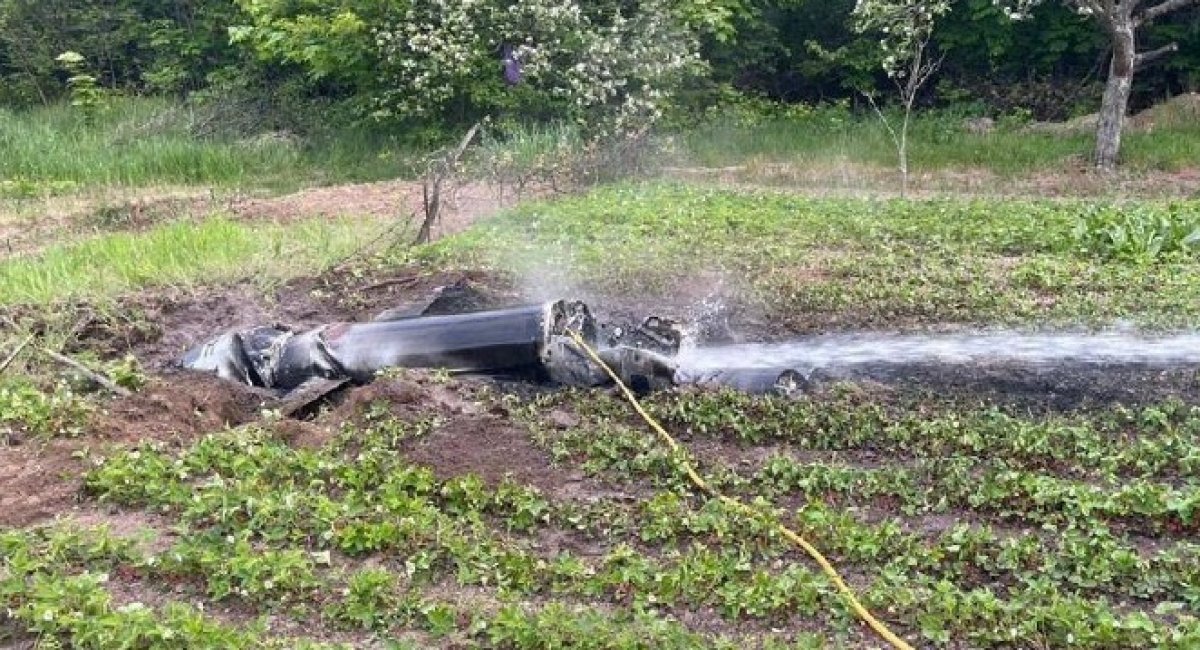 Modern russian fascists congratulated Ukrainians with the Victory Day over fascists Germany with another massive missile attack. Remains of russia's cruise missile that was shot down over Kyiv on May 9