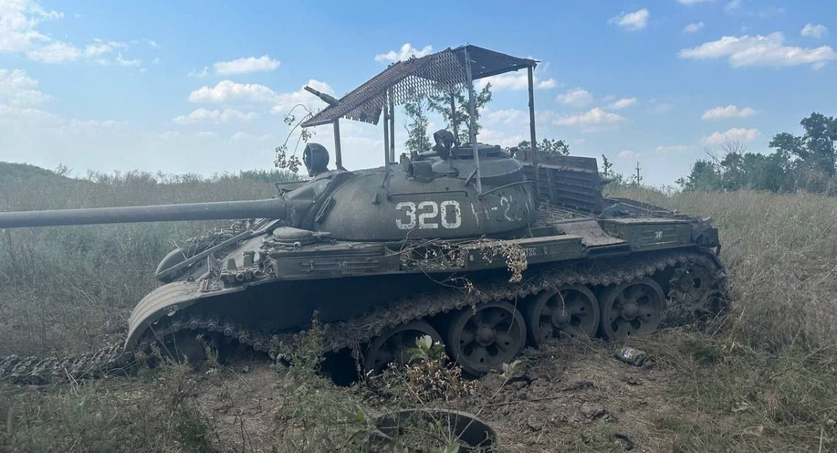 russian T-55 tank, destroyed somewhere in Ukraine, summer 2023 / Photo credit: NMFTE on Telegram