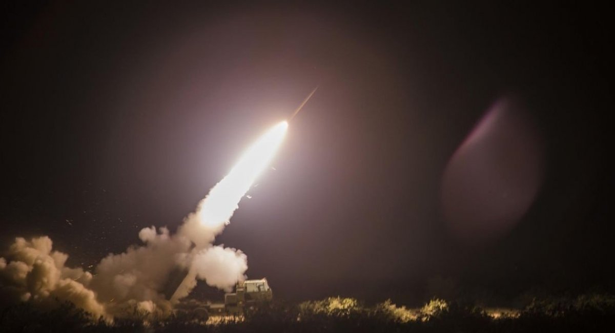 A salvo of HIMARS MLRS / Photo: U.S. Marine Corps, Cpl. Aaron James B.Vinculado