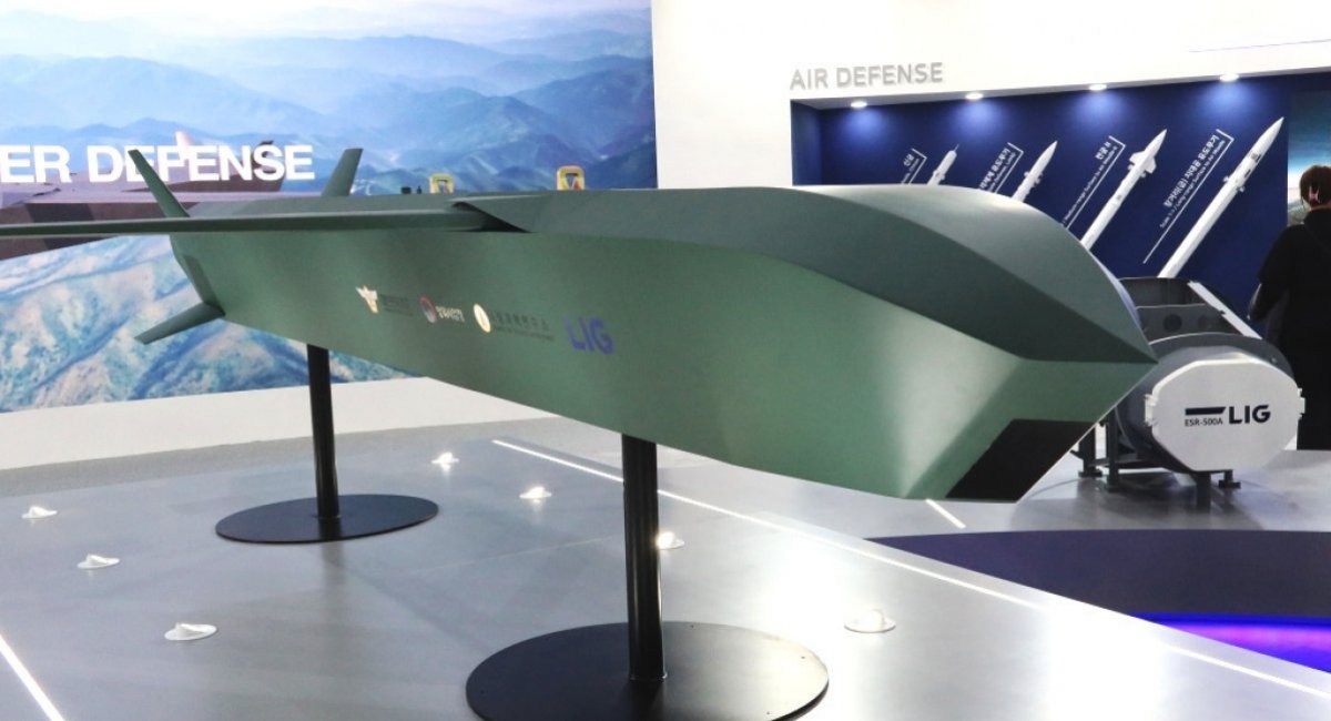 Mock-up of the KALCM missile by LIG Nex1