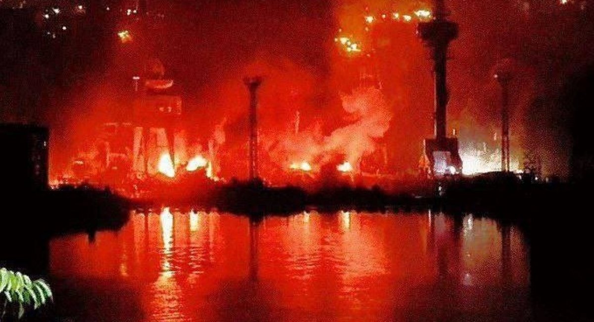 Two vessels of the russian military fleet have been damaged in fire after a concentrated missile attack on a shipyard in temporarilyocupied Sevastopol  / Open source photo