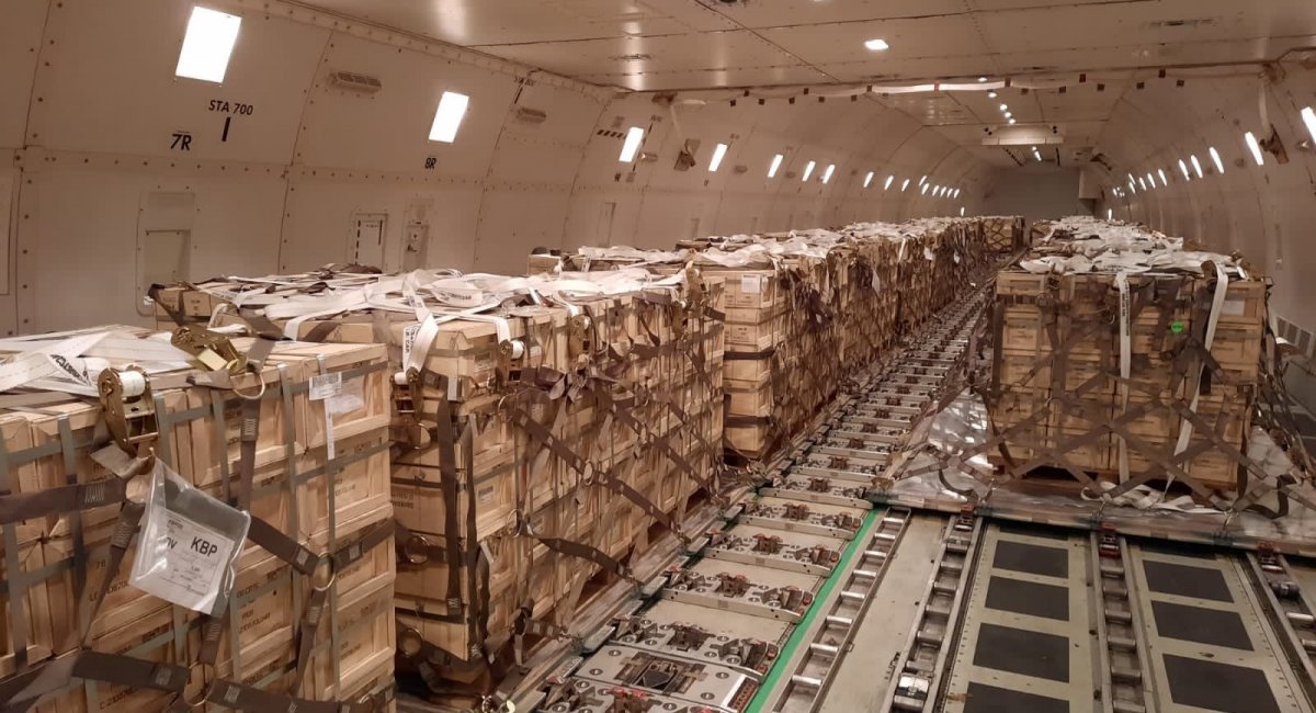 A shipment of military aid delivered to Ukraine from the US / Photo credit: Twitter / Oleksii Reznikov
