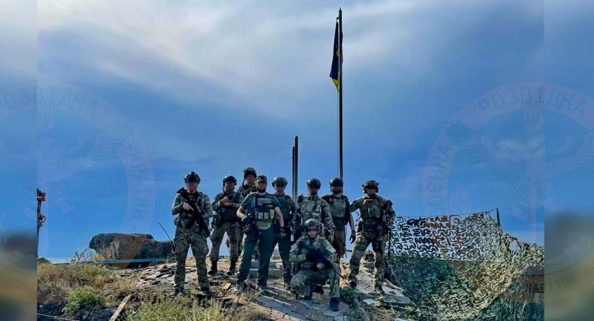 The Defense Intelligence of the Defense Ministry of Ukraine reinstalled the Ukrainian flag  on Snake Island