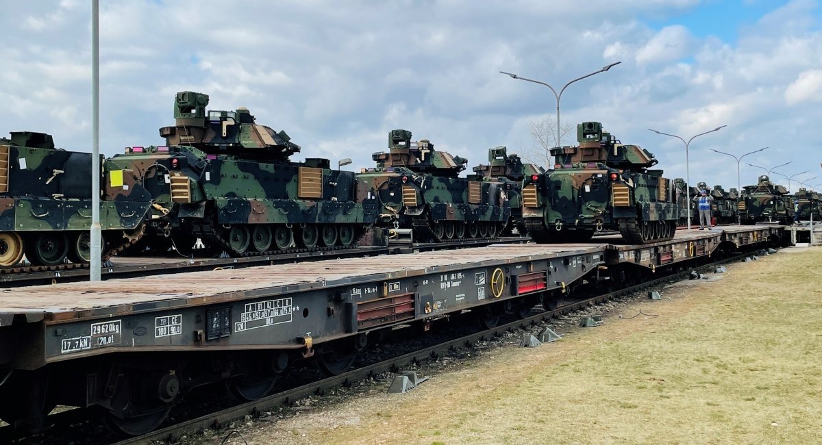 M2 Bradley infantry fighting vehicles / Photo credit: US DoD