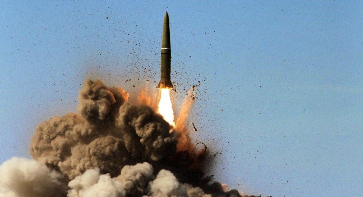 9M723 short-range ballistic missile is fired from an Iskander-M launcher / Open source photo