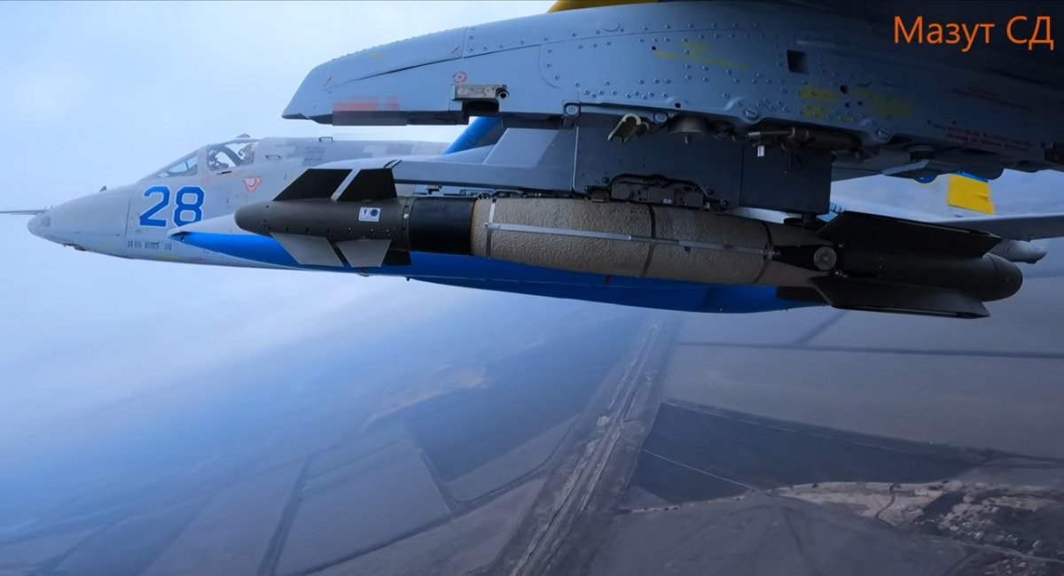The integration of French AASM 250 Hammer precision-guided bombs into Ukrainian Su-25M1 attack aircraft / screenshot from video 