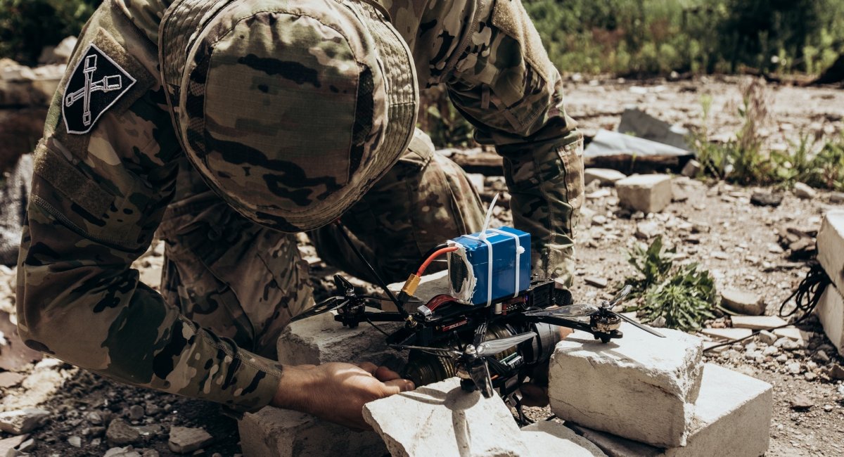 Ukrainian military serviceman preparing an FPV drone for its first and last combat sortie / Photo credit: National Guard of Ukraine