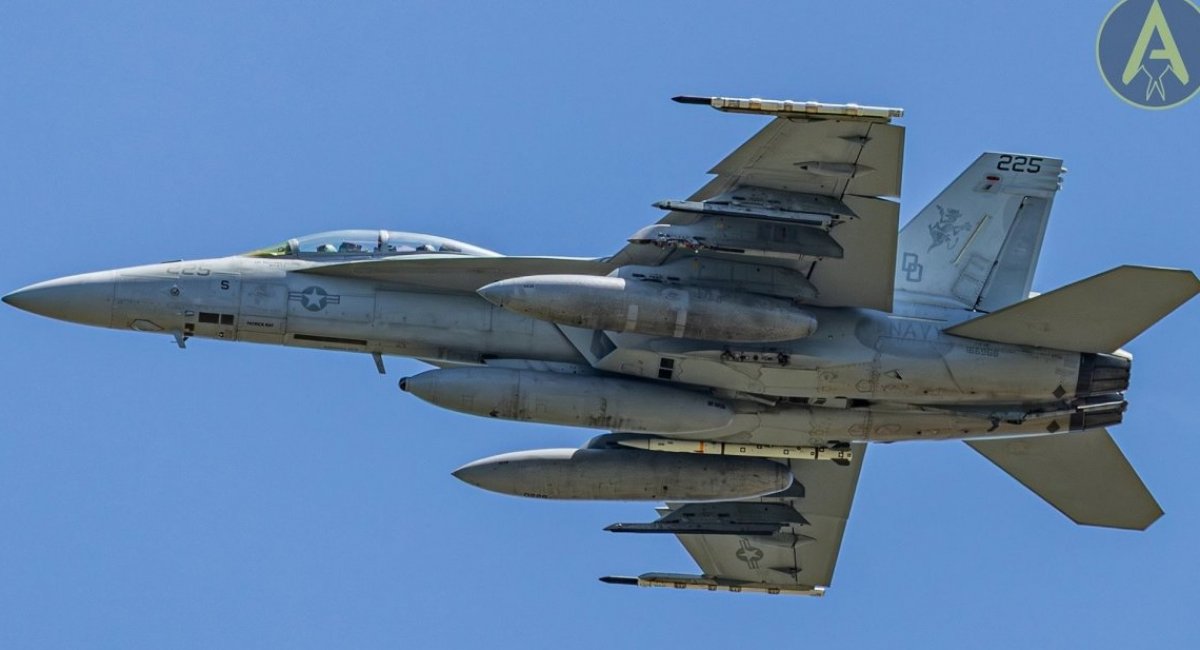 AIM-260 JATM missile under F/A-18F Super Hornet fighter / Photo credit: Jonathan Tweedy via The Aviationist