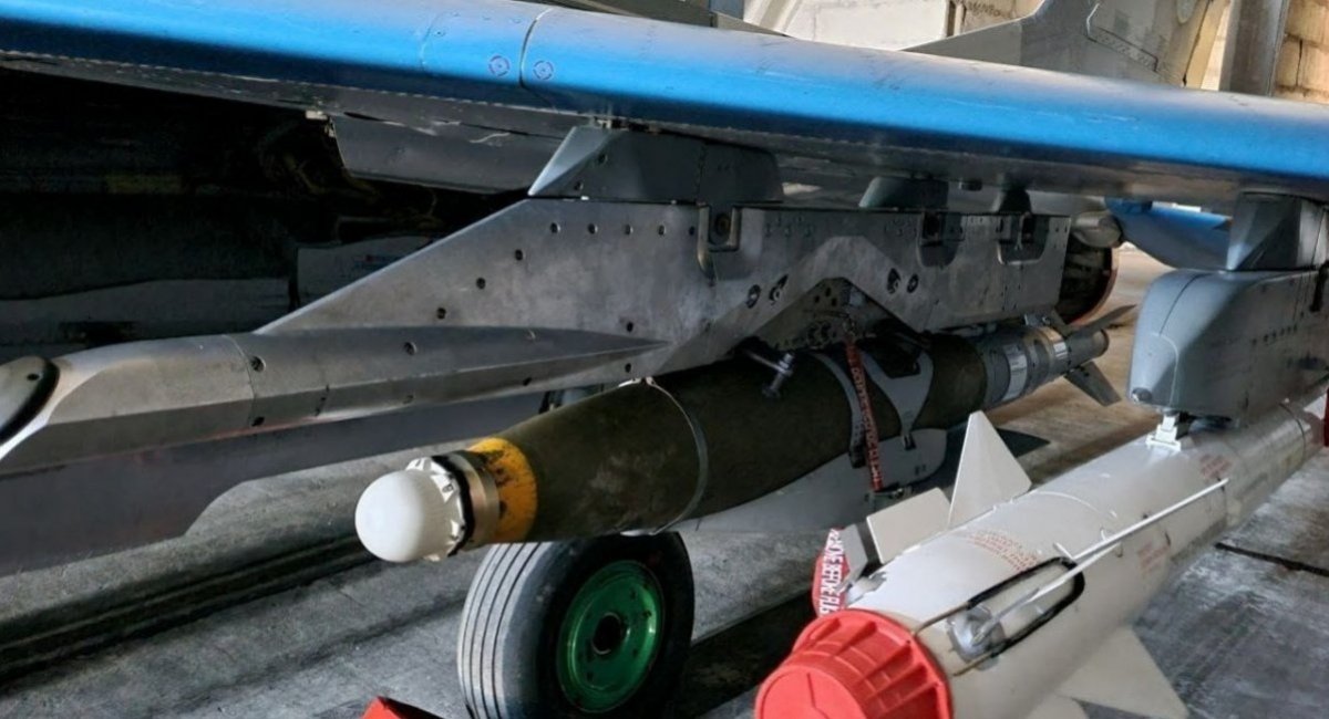 JDAM-ER guided air bomb under the wing of a Ukrainian MiG-29, winter 2023 / Photo credit: @Osinttechnical on X
