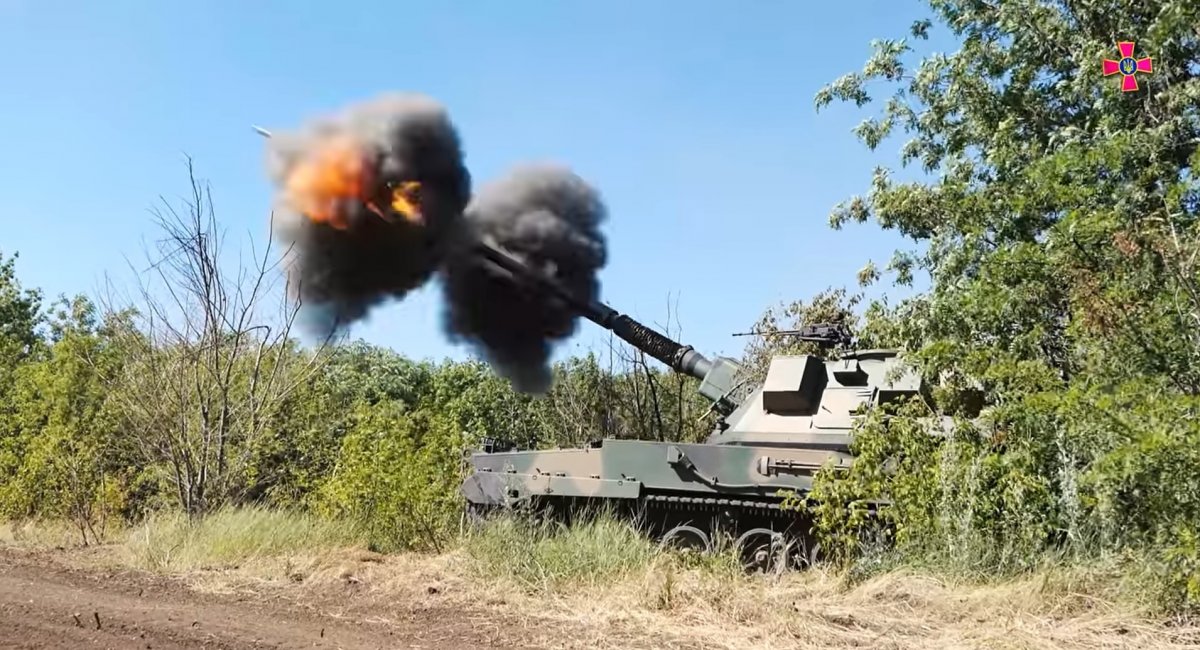 Ukrainian artillerymen using Pilish-provided AHS Krab howitzers on Ukrainian frontlines against russian invaders / Screenshot credit: CinC AF of Ukraine