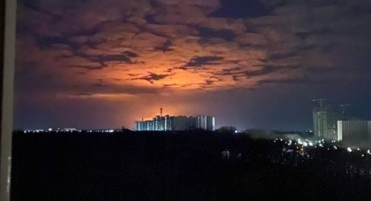 A "red dawn" upon Vasylkiv after Russian occupiers hit a major oil processing and storage facility with a missile / Photo credit: Ukraine NOW