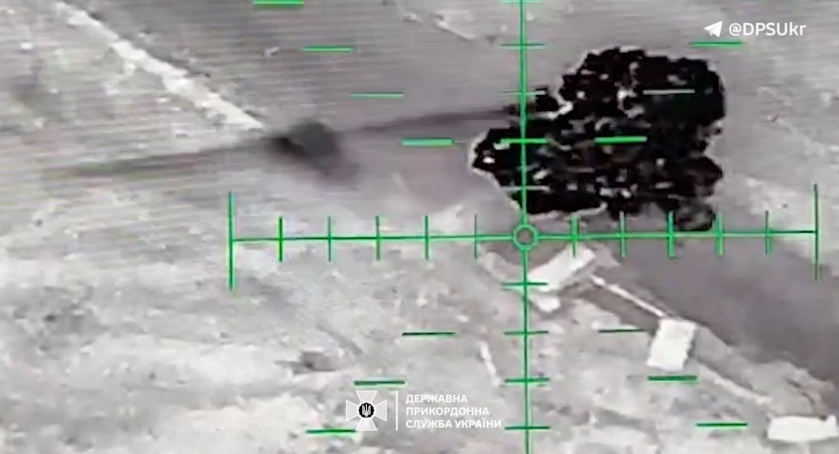 Two devastating rounds from the Vampire drone leave russian tank in ruins / screenshot from video 