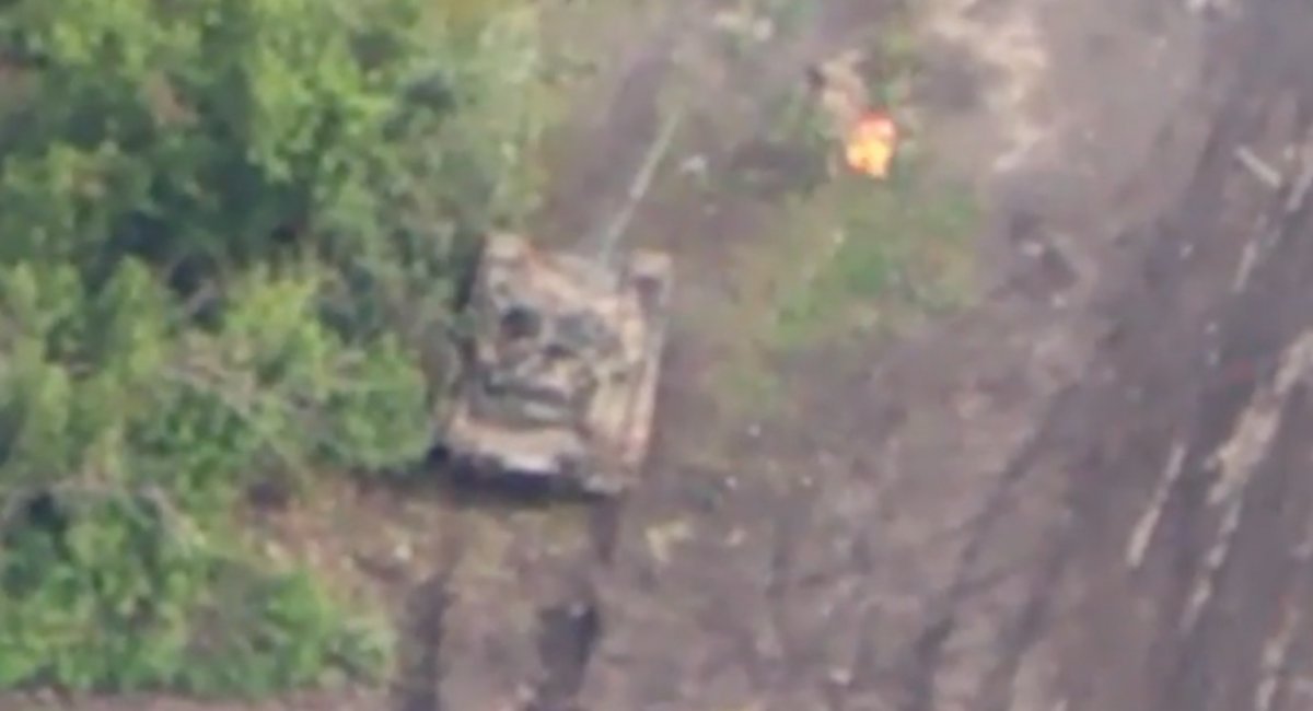 Russian T-90M Proryv tank in the sight of the FPV drone of the 3rd Assault Brigade, July 2023 / screenshot from video 