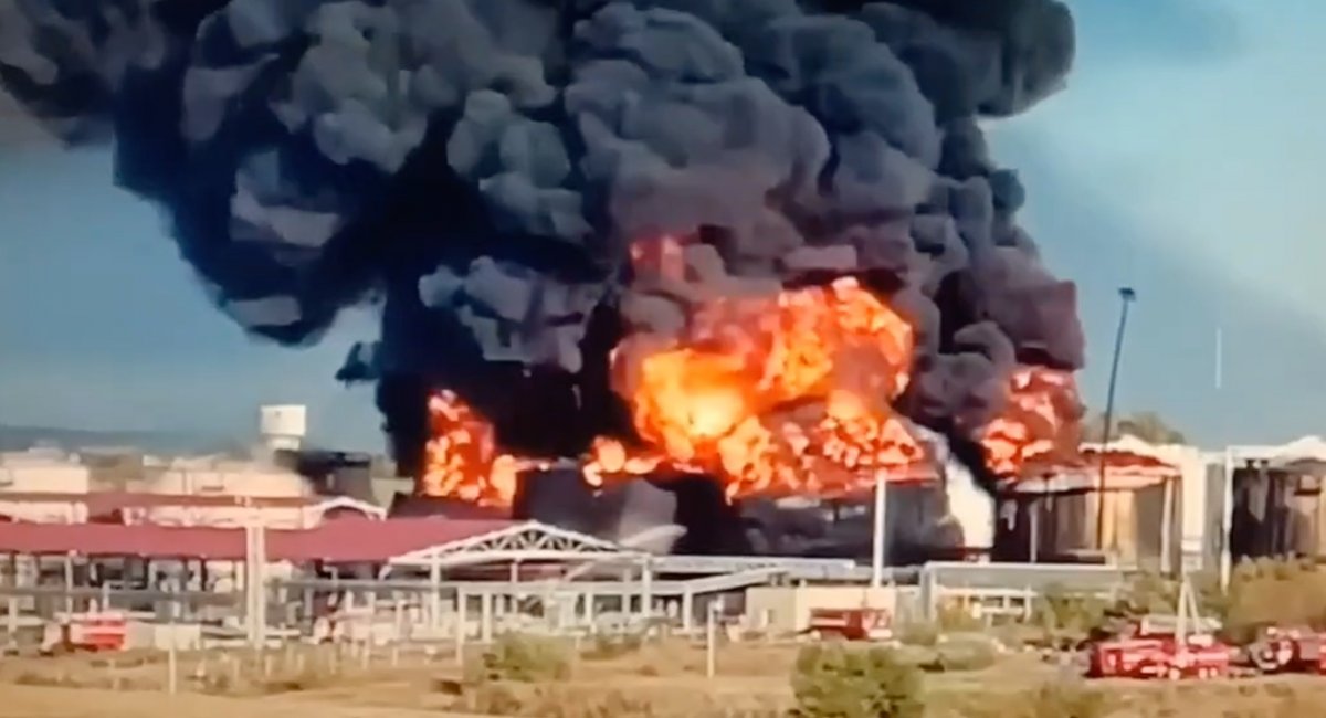 The Atlas oil depot on fire / screenshot from video 