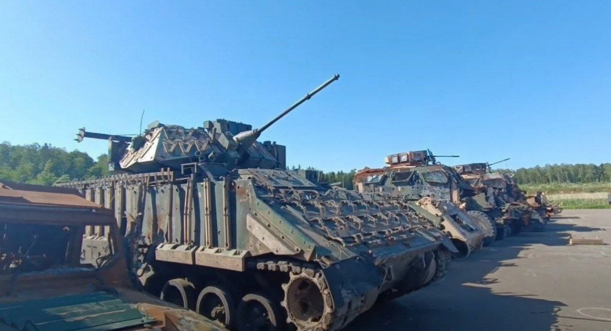 An M2 Bradley with its M242 Bushmaster replaced with a 2A72 gun / Open-source photo via The War Zone